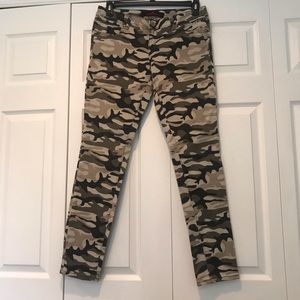 SOLD❗️ALMOST FAMOUS - camo skinny jeans